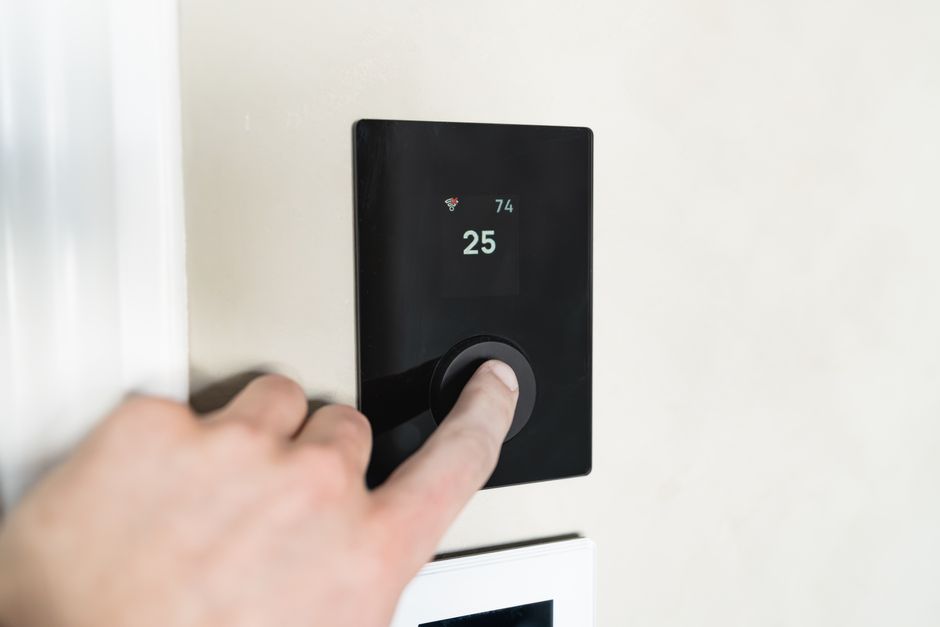 digital thermostat showing comfortable indoor temperatures during winter