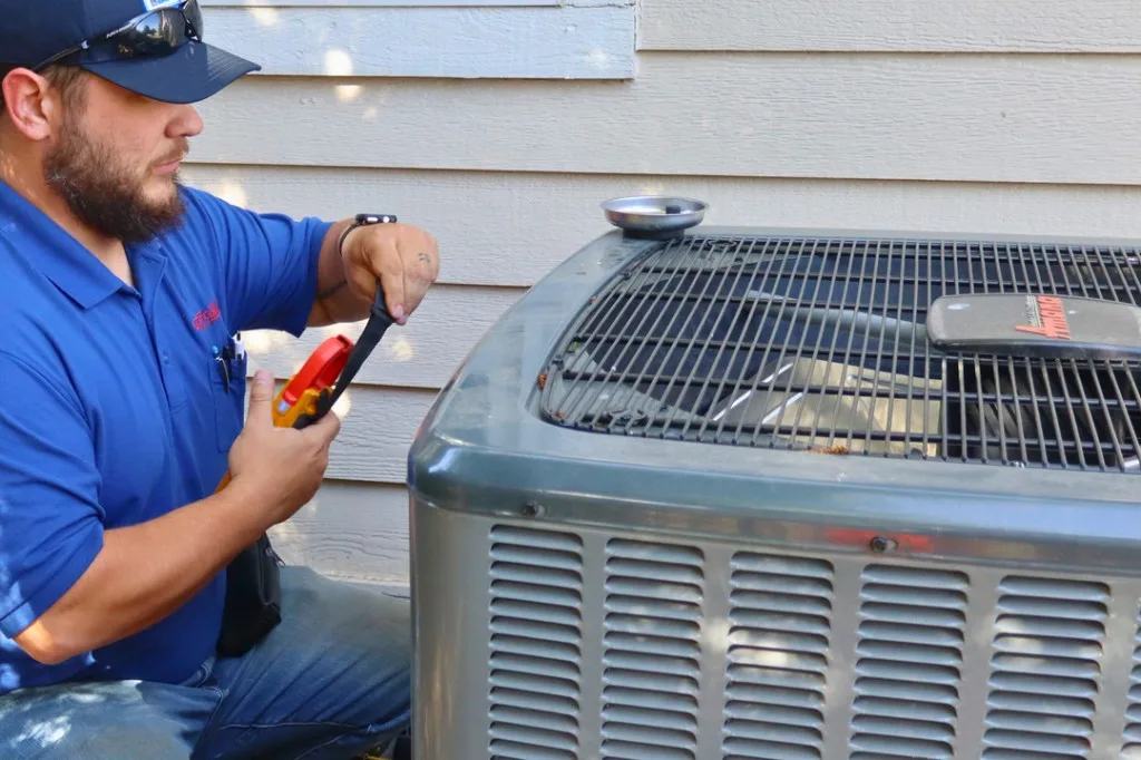 Midwest Comfort tech performing an outdoor condenser tune-up